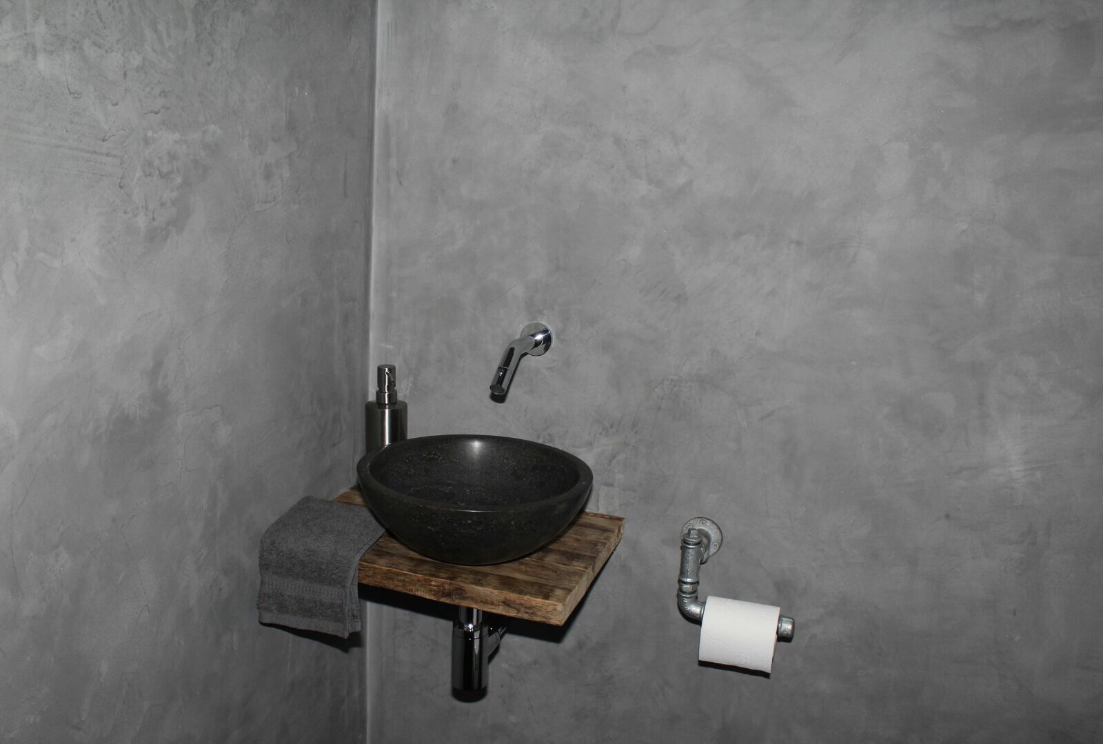 Betonlook muur ziet op deze afbeelding goed afgewerkt