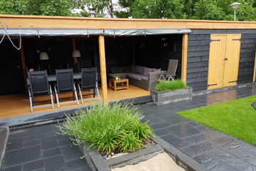 Tuin overkapping laten maken en zetten met lariks en zweeds zwart rabat in Hoogeveen. Dat is vlakbij en in de buurt van Hardberg en Meppel. Ook in Westerbork.